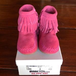 Minnetonka moccasins, Infant Size 4, Pink